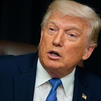 Trump ironiza inflação e EUA atacam Irã em dia de Copa