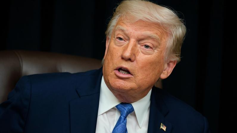 Trump ironiza inflação e EUA atacam Irã em dia de Copa