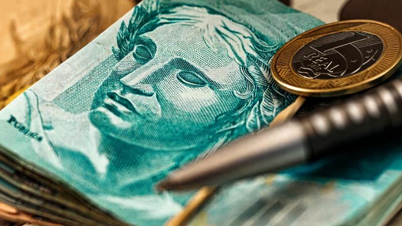 Ajuste fiscal busca sustentabilidade da dívida, caminho árduo