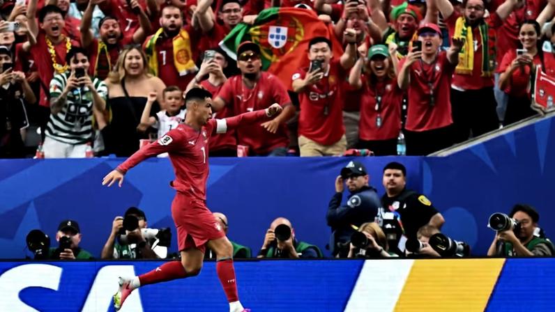Cristiano Ronaldo comemora gol de Portugal — Foto: Reuters