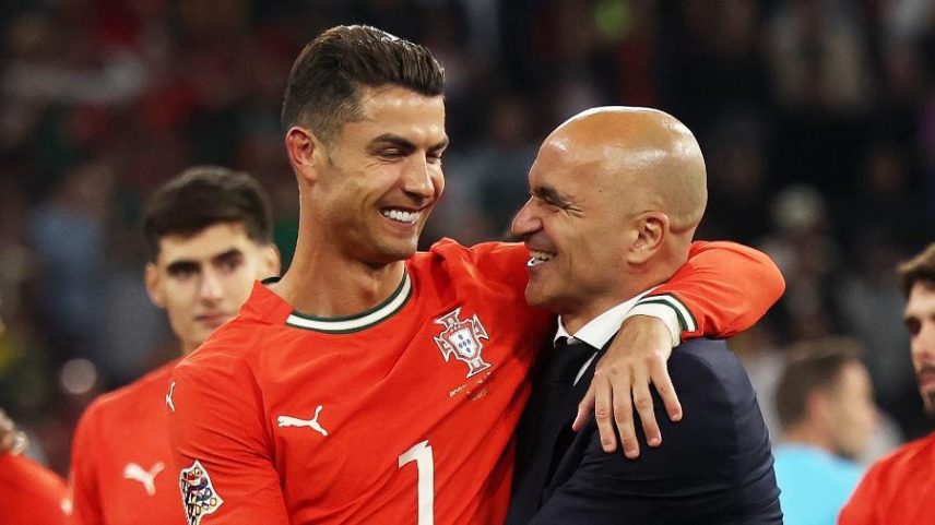 Cristiano Ronaldo abraça Roberto Martínez, técnico de Portugal
