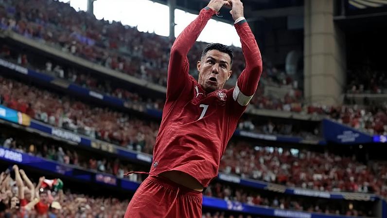 Cristiano Ronaldo celebra seu segundo gol na Copa do Mundo 2026