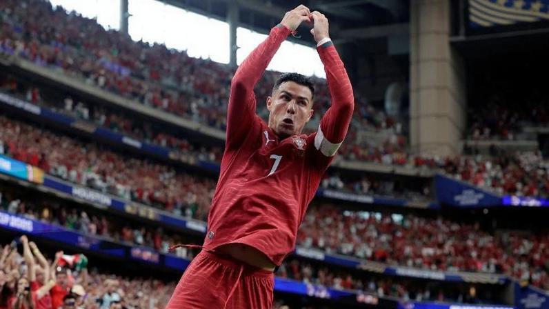Cristiano Ronaldo celebra após marcar segundo gol de Portugal contra Uzbequistão pela Copa do Mundo 2026