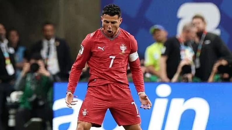 Cristiano Ronaldo comemora após marcar para Portugal contra Uzbequistão pela Copa do Mundo 2026