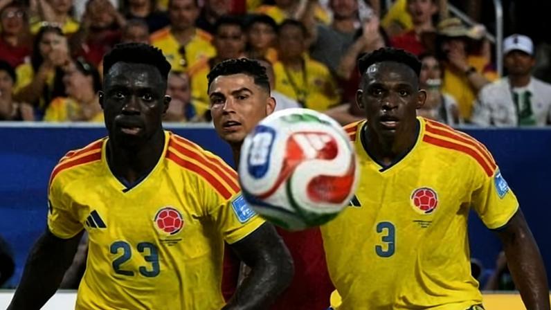Cristiano Ronaldo encara a marcação dos colombianos em Miami