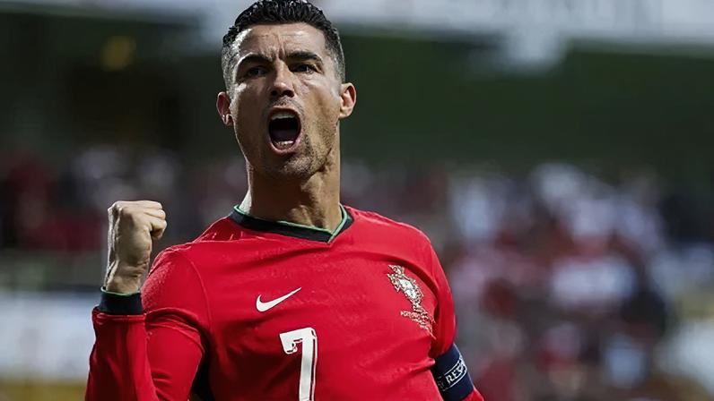 Cristiano Ronaldo comemora gol de Portugal