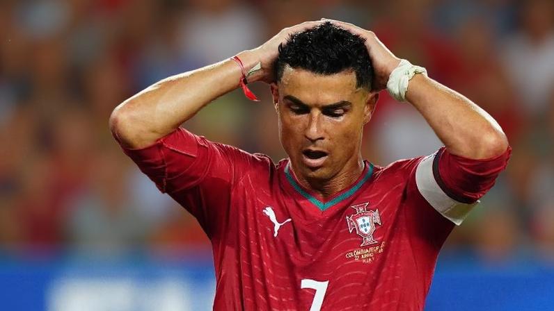 Cristiano Ronaldo se lamenta durante Colômbia x Portugal, duelo da Copa do Mundo