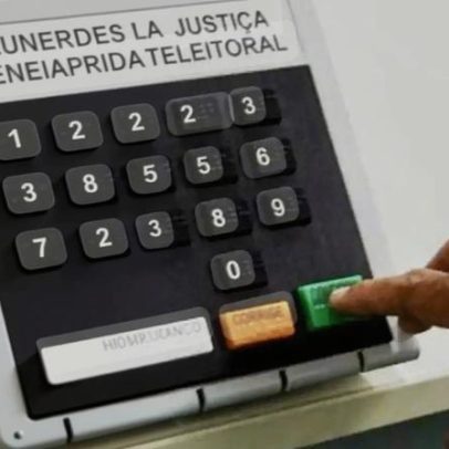 Pesquisa aponta política como tema mais associado a fake news
