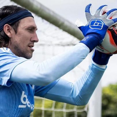 Cássio completa 39 anos e Cruzeiro o homenageia nas redes