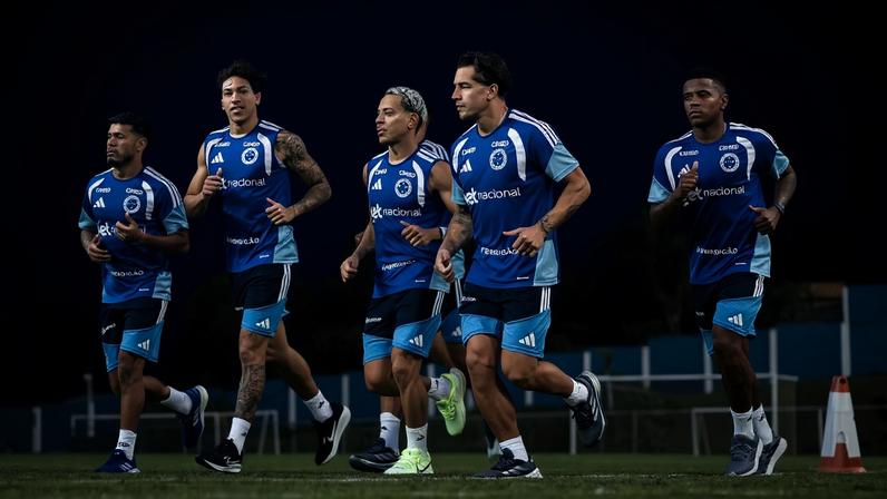 Jogadores considerados titulares se reapresentaram mais tarde
