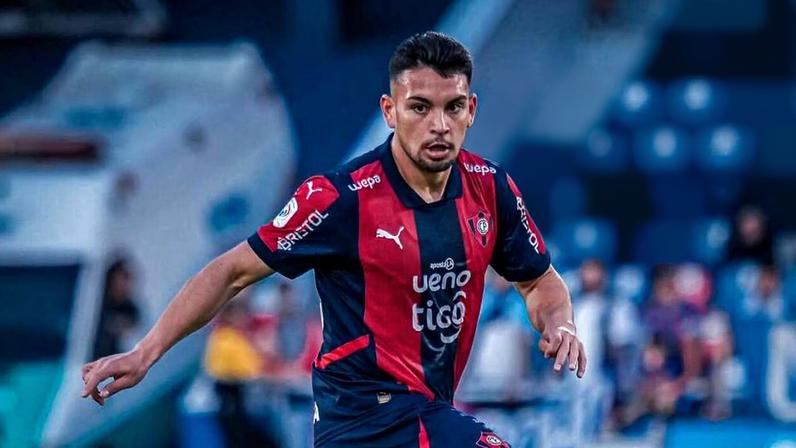 Fabrizio Peralta tem 23 anos e é destro