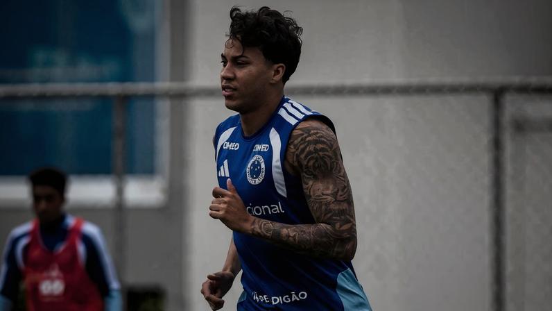 Atacante em seu primeiro treino de 2026