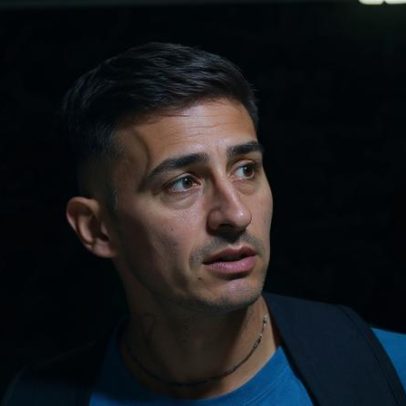 Gabriel Rojas chega a BH para exames e assina contrato com o Cruzeiro