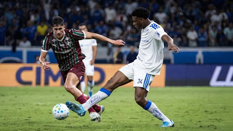 Jonathan Jesus, do Cruzeiro, em duelo com o Fluminense, pelo Brasileirão 2026