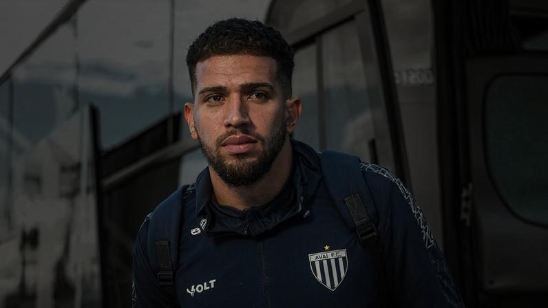 Jogador tem 24 anos e contrato com a Raposa até dezembro de 2027