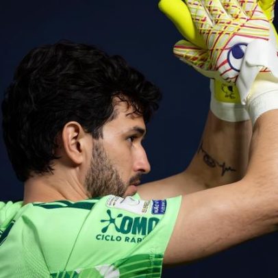 Otávio analisa semestre, elogia Artur Jorge e cita reencontro com ídolo celeste