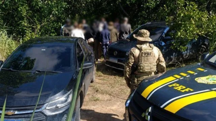 Polícia Rodoviária Federal (PRF) resgatou 108 cidadãos cubanos que tentavam ingressar ilegalmente no Brasil pela fronteira com a Guiana em 2026