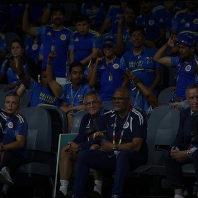 Torcida de Curaçao celebra estreia, indiferente ao placar de 7 a 1