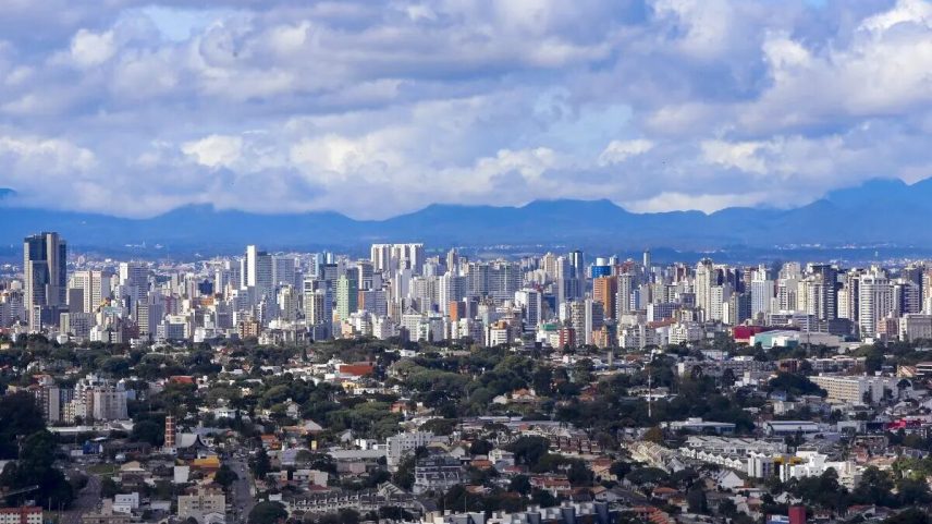 O crescimento dos moradores sozinhos impulsiona a construção de apartamentos compactos e redefine o mercado imobiliário de Curitiba. (Foto: Gilson Abreu/Governo do Paraná)