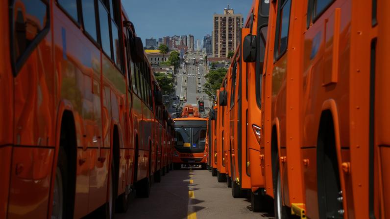 Justiça mantém impasse e concessão do transporte de Curitiba segue travada. (Foto: Daniel Castellano/Prefeitura de Curitiba)