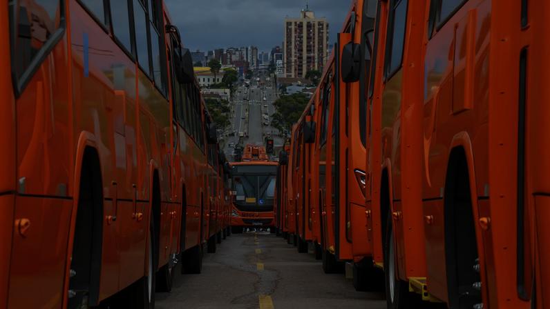 Justiça mantém impasse e concessão do transporte de Curitiba segue travada. (Foto: Daniel Castellano/Prefeitura de Curitiba)
