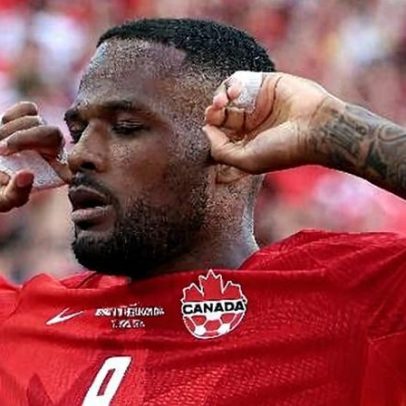 Artilheiro salva Canadá e empata com Bósnia pelo 1º ponto da história