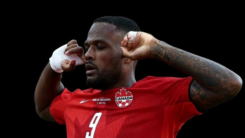 Cyle Larin, do Canadá, comemora gol contra a Bósnia na Copa do Mundo