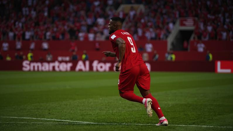 Cyle Larin, do Canadá