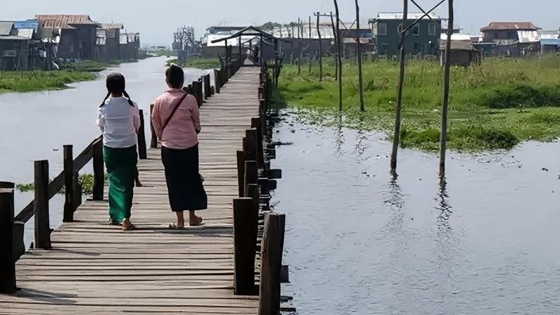 Golpe universitário prometia vida na Finlândia a estudantes em fuga da guerra.