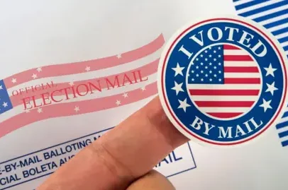 Suprema Corte dos EUA permite votos por correio tardios, derrota para Trump