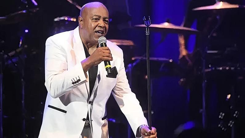 Cantor Peabo Bryson, intérprete de Beauty and the Beast, morre aos 75