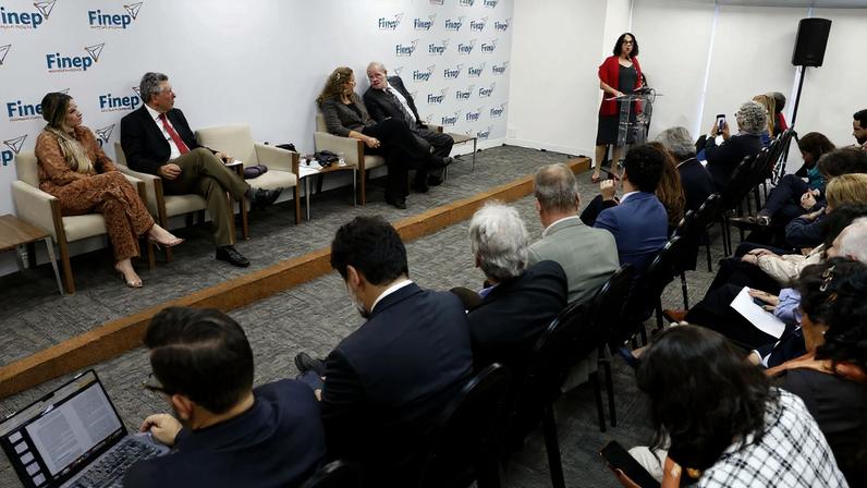 A ministra da Ciência, Tecnologia e Inovação, Luciana Santos, lança o Programa Tecnova 2026/2027, instrumento de subvenção econômica para micro e pequenas empresas.