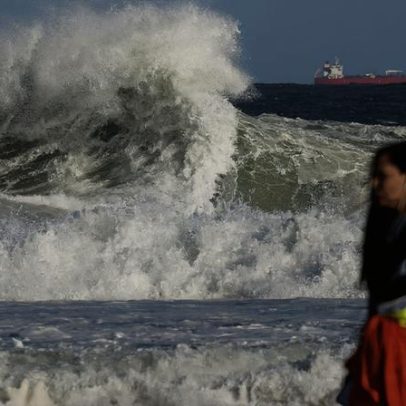 Rio entra em alerta por ressaca e ondas de até 2,5 metros
