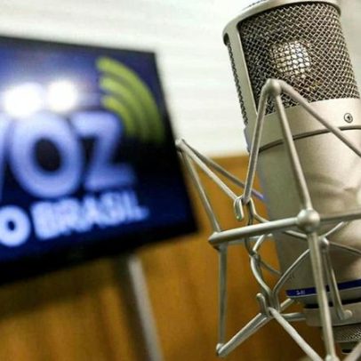 Lei destina espaço na Voz do Brasil para combater violência contra a mulher