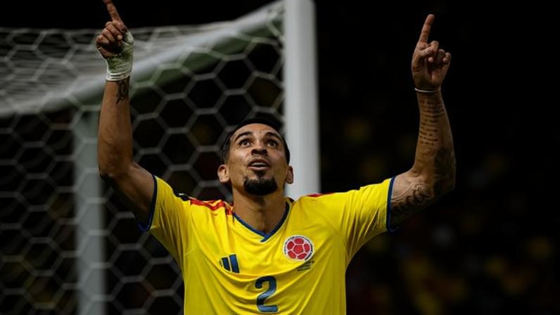 Daniel Muñoz, da Colômbia, comemora gol contra a RD Congo na Copa do Mundo