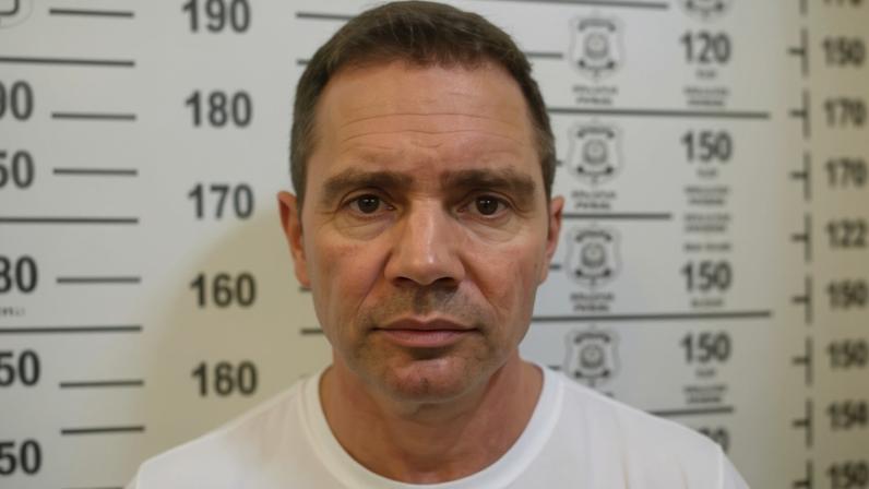 Daniel Vorcaro, dono do Banco Master, em fotos tiradas na prisão em São Paulo