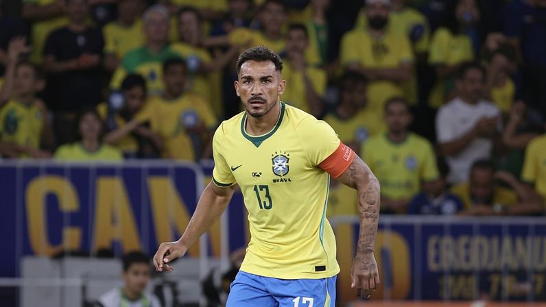 Danilo compara foco de Ronaldo à liderança de Ancelotti e destaca humildade