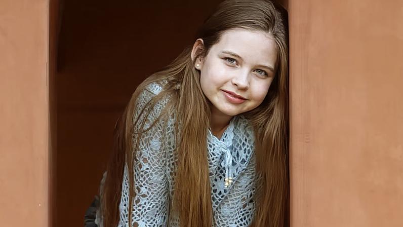 Daveigh Chase (1990-2026) no ano de 2002, quando foi premiada pelo Annie Awards por 'Lilo & Stitch'