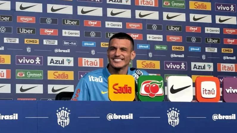 Ibañez em coletiva de imprensa da Seleção Brasileira na Copa do Mundo 2026