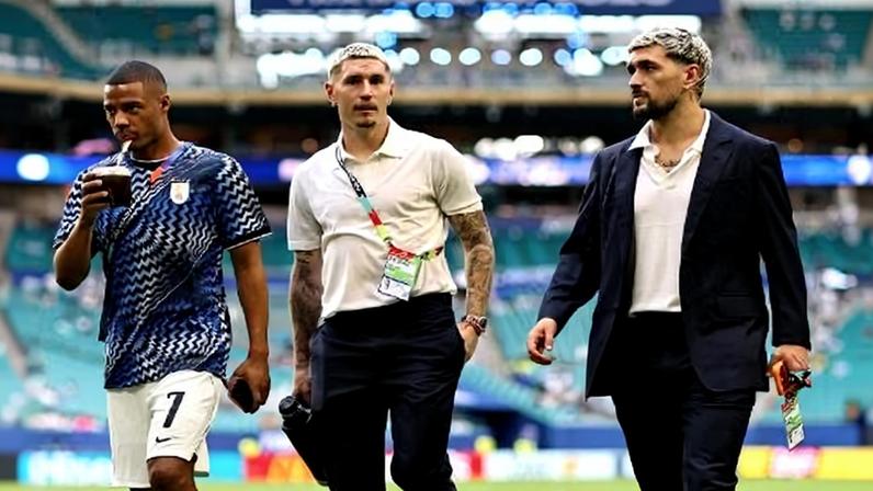 De la Cruz, Varela e Arrascaeta no Miami Stadium, na Copa do Mundo