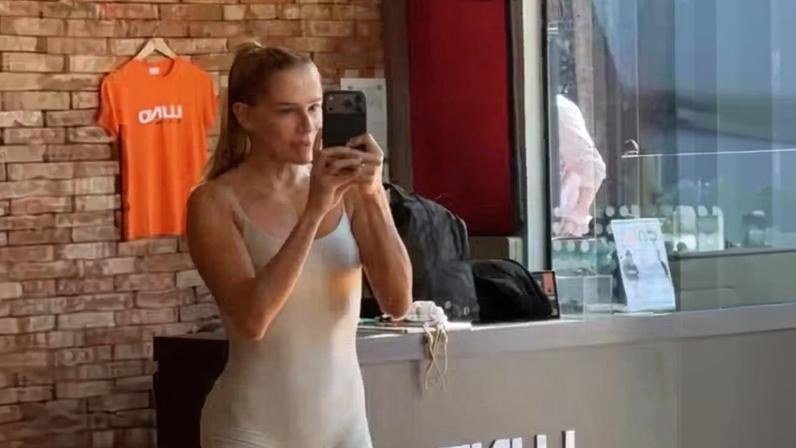 Deborah Secco posou na academia — Foto: Reprodução/Instagram