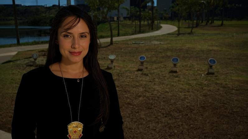 Foto colorida da delegada Ana Paula Balbino Nogueira - Metrópoles