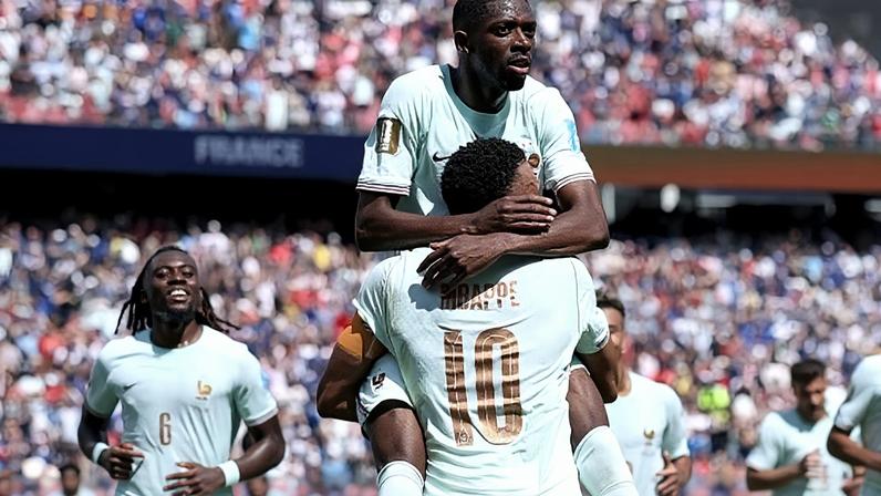 Dembélé comemora hat-trick marcado pela França contra a Noruega