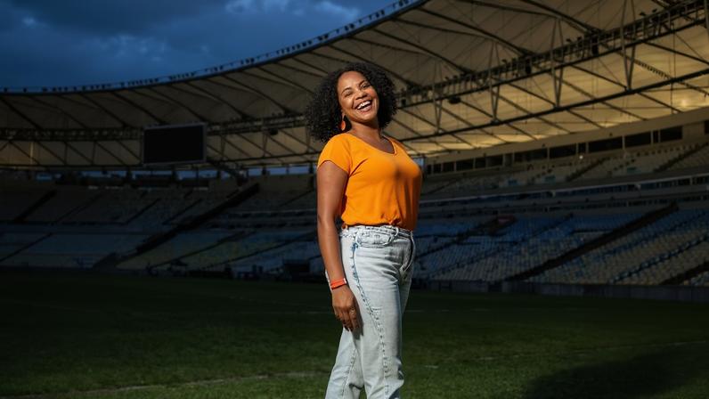 Denise Bastos, nova apresentadora do UOL.