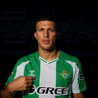 Vasco mira meia do Real Betis para reforçar o elenco