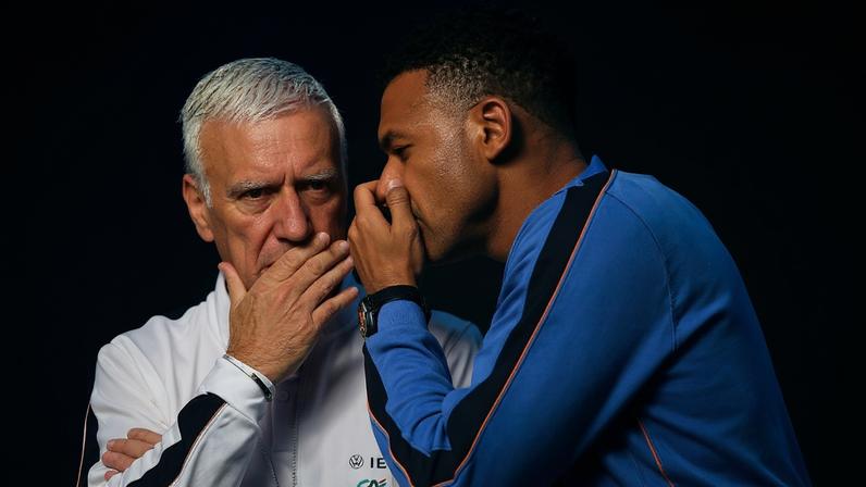 Mbappé e Deschamps na apresentação da França (Foto: Thomas Padilla / POOL / AFP)