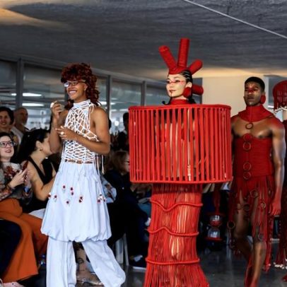 Desfile do IESB destaca sustentabilidade e identidade brasileira