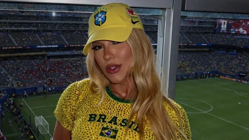 Virginia Fonseca em dia de estreia do Brasil na Copa.