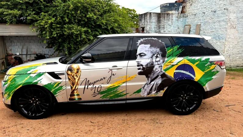 Empresário faz plotagem gigante de Neymar em carro para a Copa — Foto: Reprodução/acervo pessoal