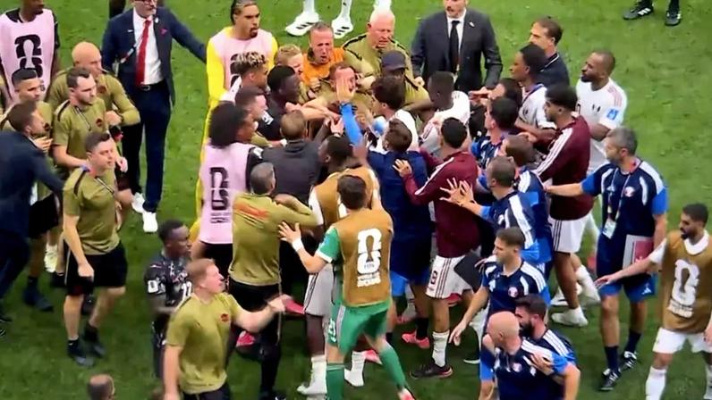 Jogadores do Catar e Canadá brigam após jogo